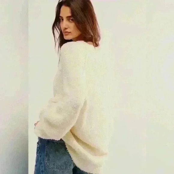 💥HP💥Free People NWOT Teddy Sweater Tunic Size Medium in Sugar Swirl ( Ivory) - Picture 2 of 10